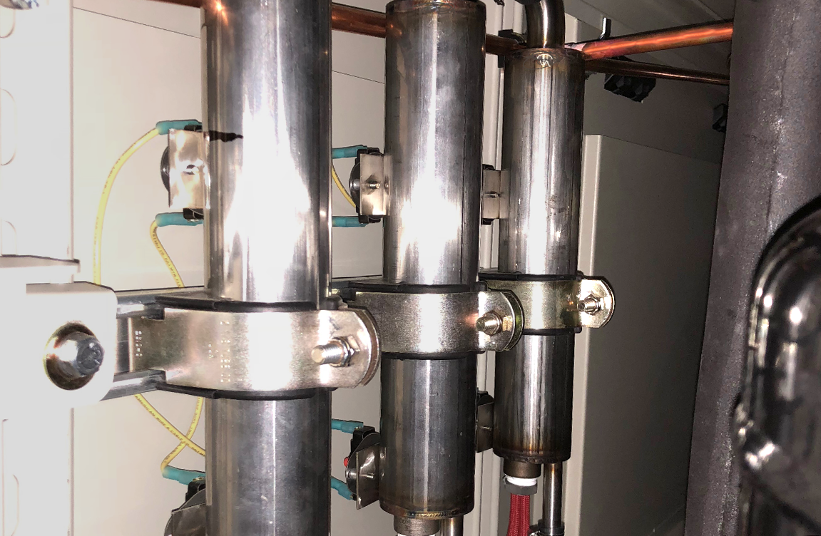 Stainless steel vapor-generator controls steam for humidity