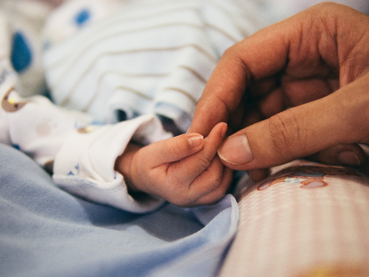 aditya-romansa-5zp0jym2w9M-unsplash-1The diaper system use temperature, humidity, and air quality sensors and send push notifications to the child's caretakers when the baby needs to be changed.